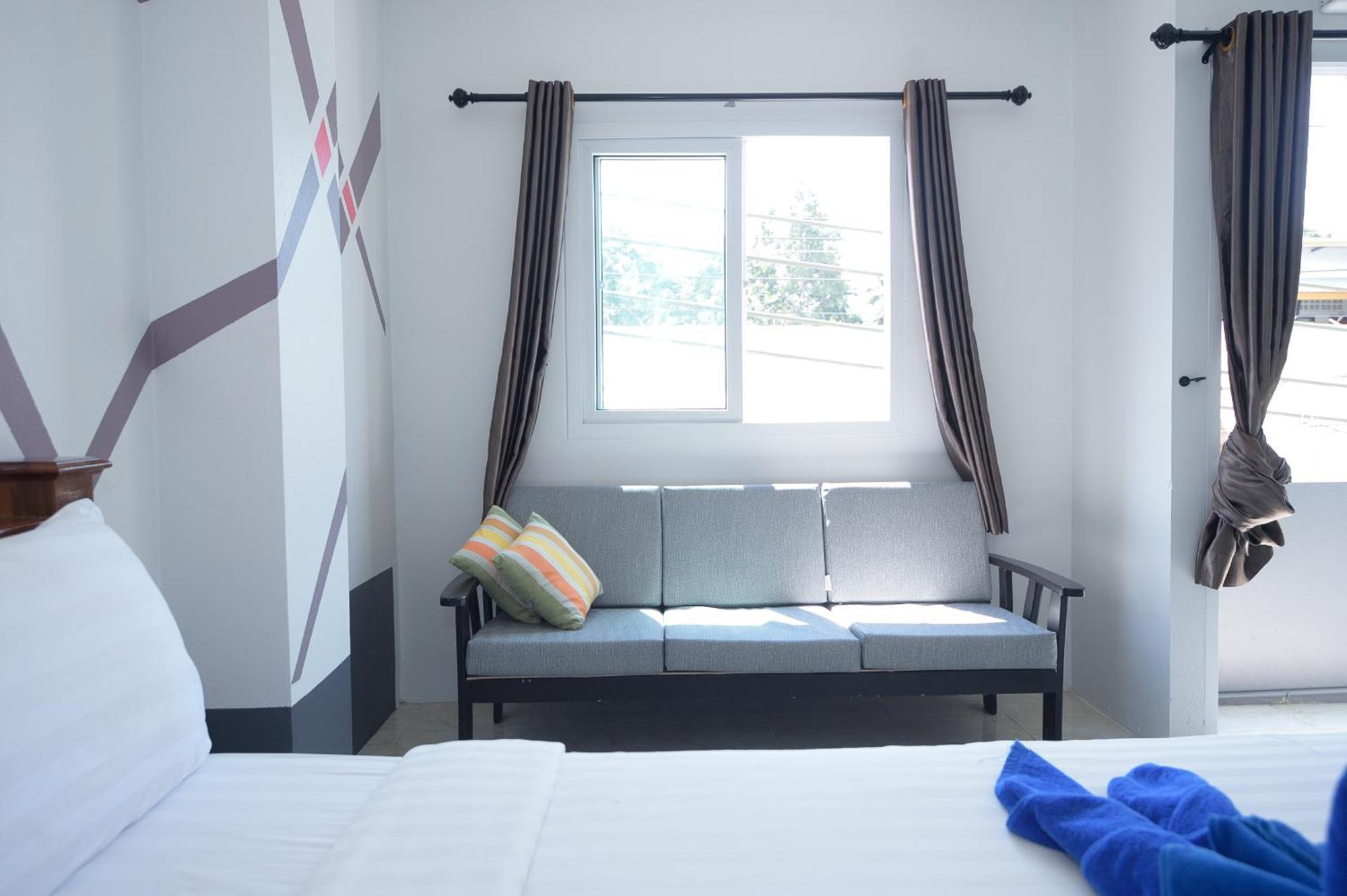 Hostel Lucky House *