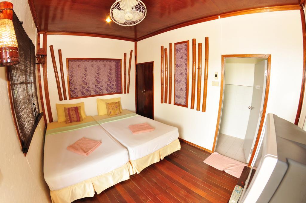 October Hostel Phi Phi Don
