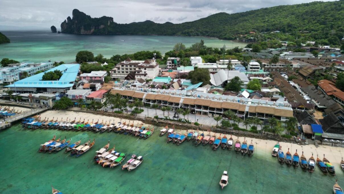 At Pier 4* Phi Phi Don