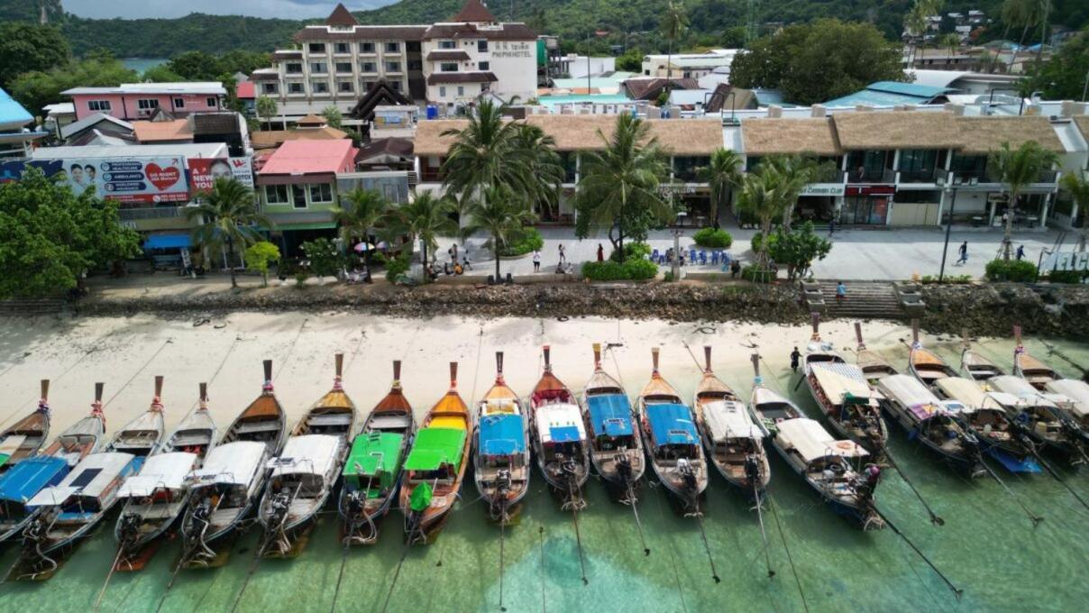 Hotel At Pier