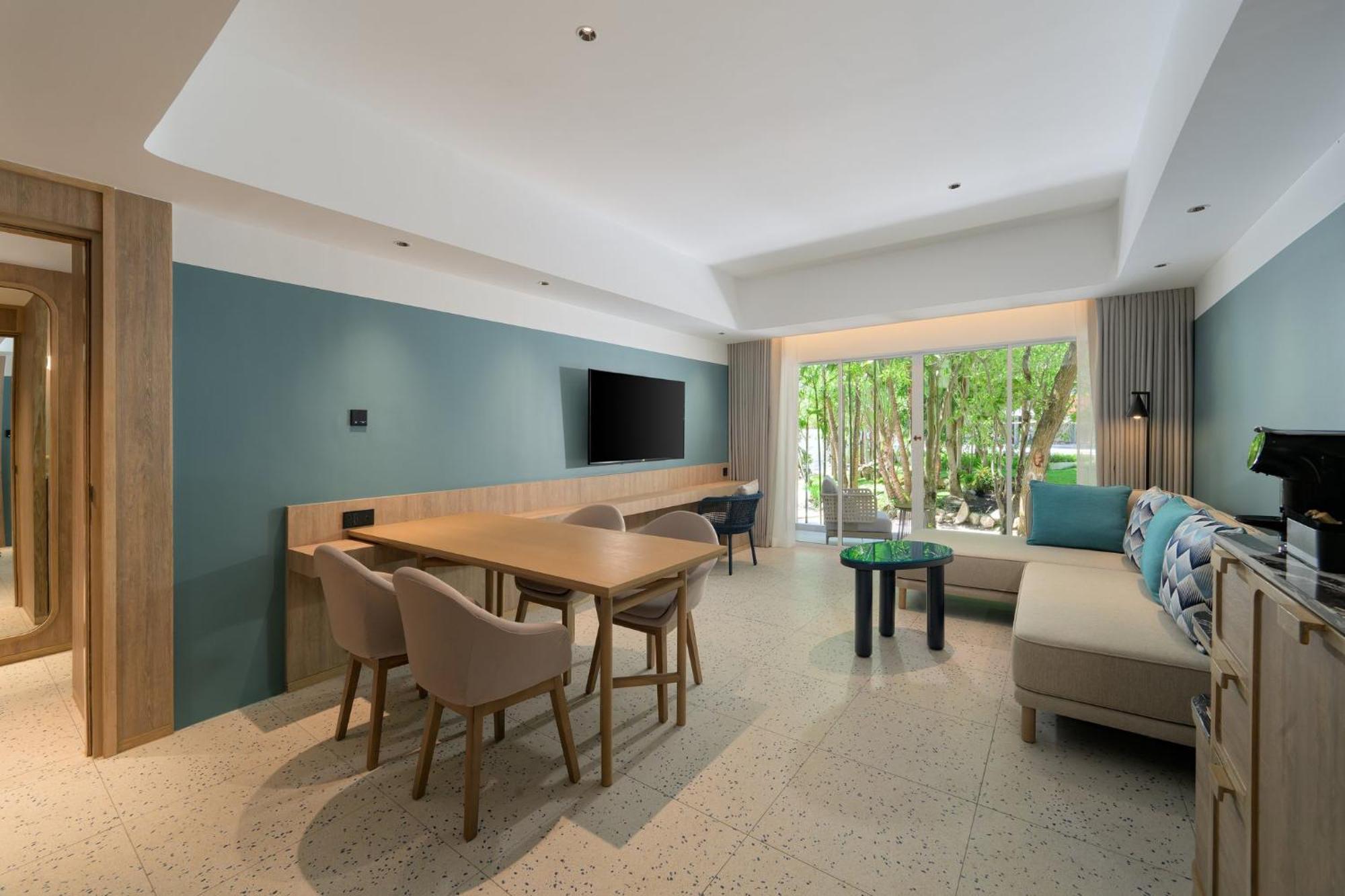Centara Phuket 4*