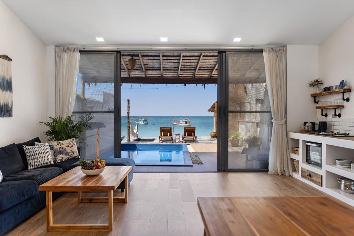 Seasalt Beachfront Home, Private Pool, 2 Bedroom House Holiday home