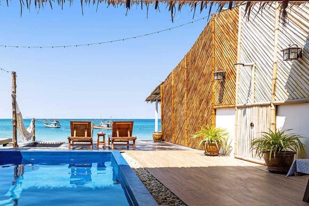 Seasalt Beachfront Home, Private Pool, 2 Bedroom House Holiday home *