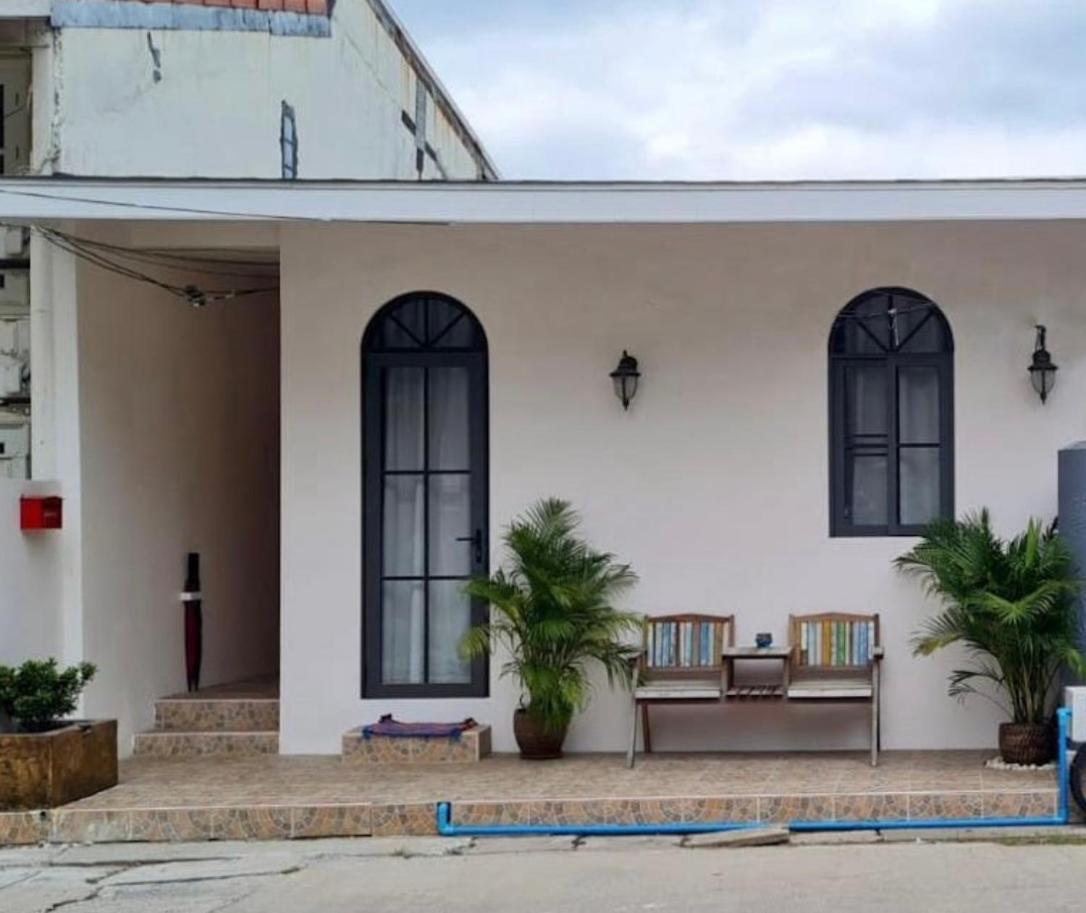 Seasalt Beachfront Home, Private Pool, 2 Bedroom House Chaloklum