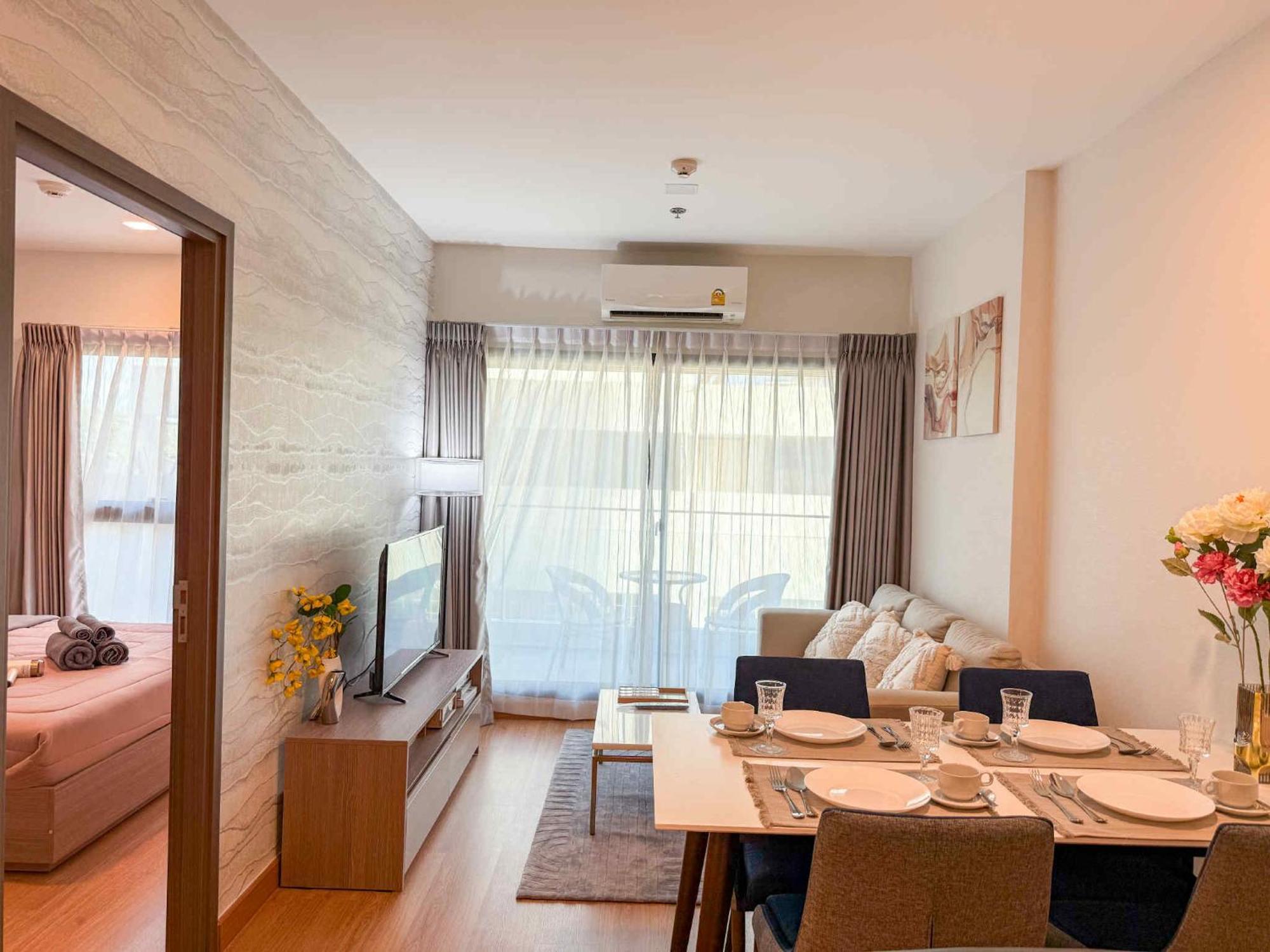 The Astra Sky River Luxury Condo,the Largest Pool *