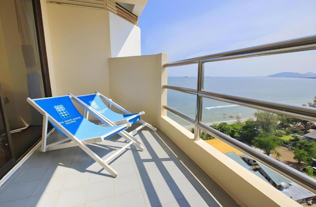 Blue Wave Hua Hin