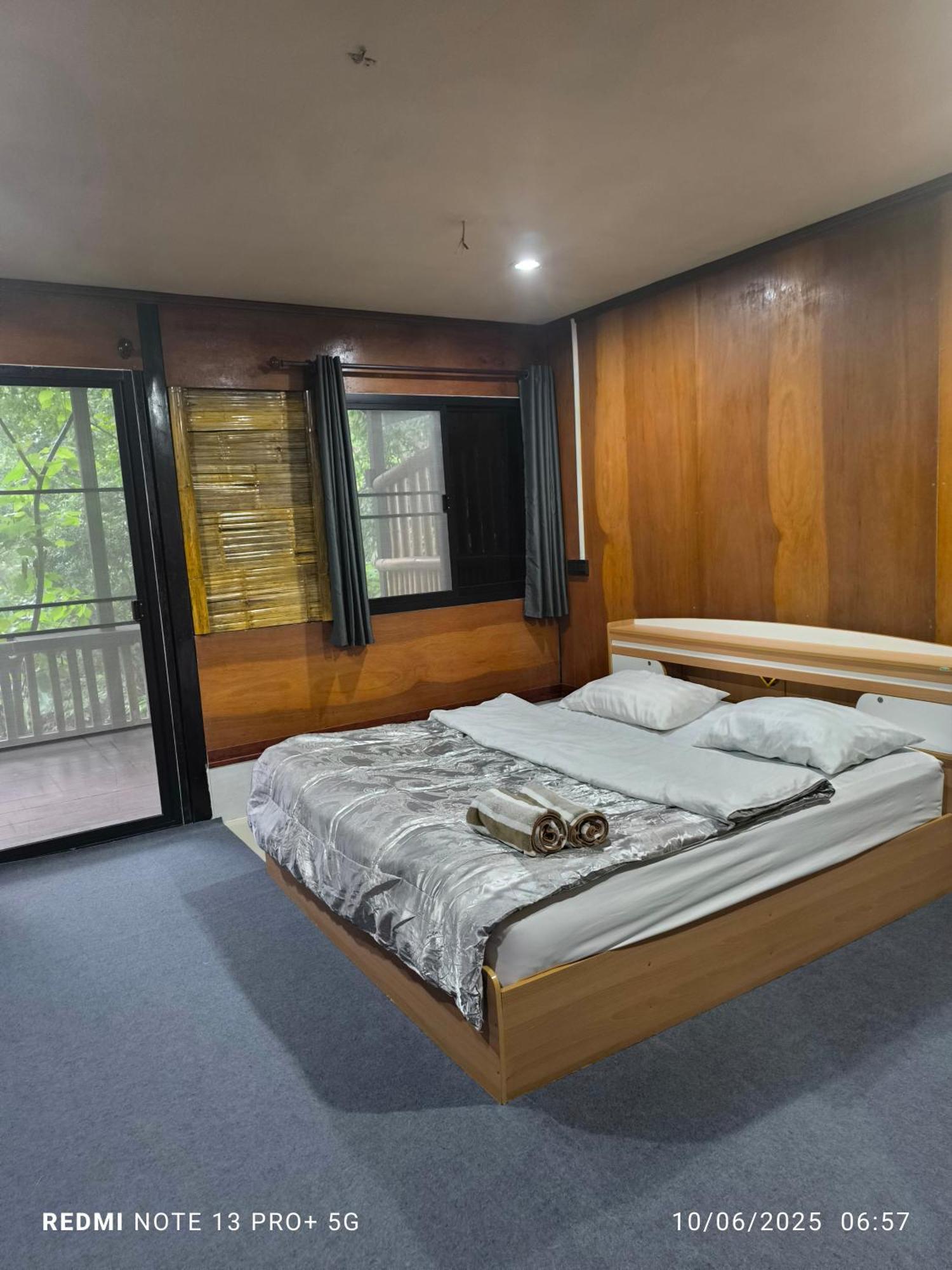 Hill Tribe Art House Homestay *