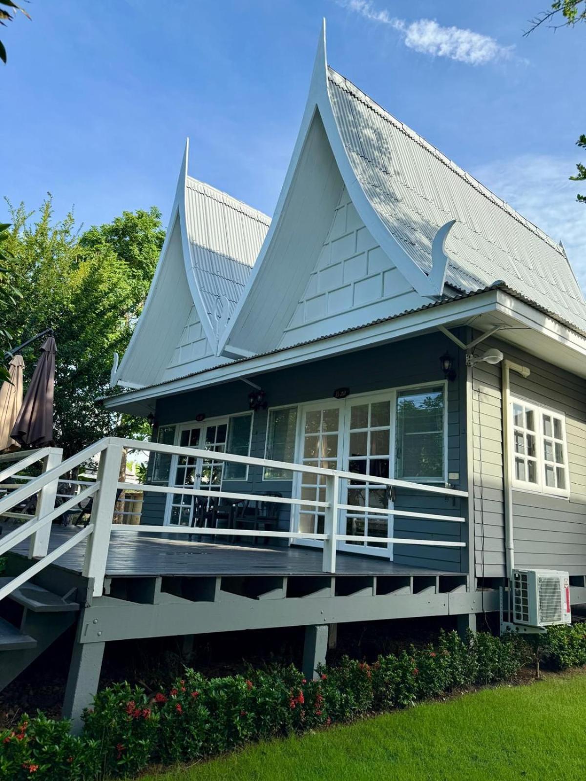 Luna Hut Hua Hin