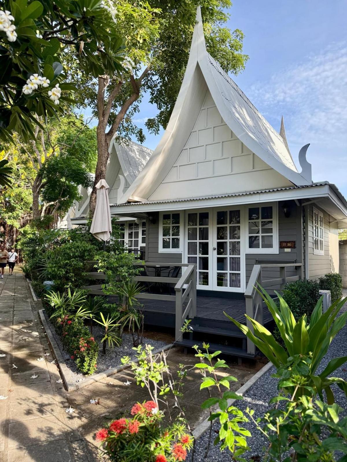 Luna Hut 3* Hua Hin