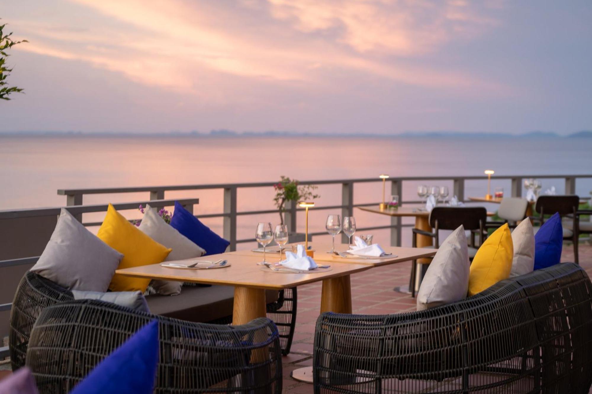 Centara Island Hotel