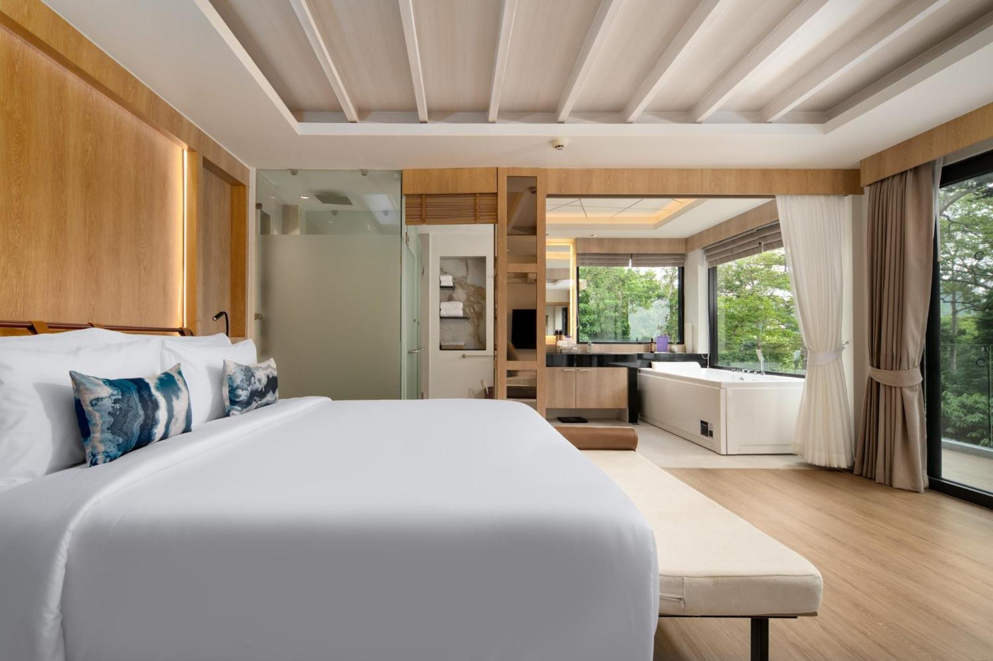 Centara Island Hotel