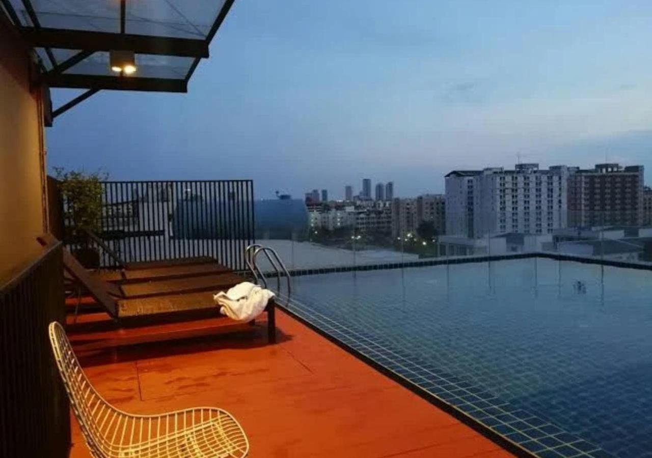 The Solac At Srinakarin Hotel