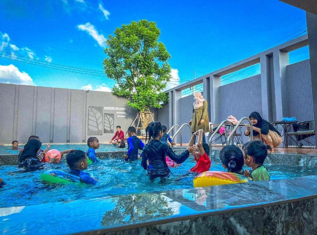 Seree Grand Resort 3*
