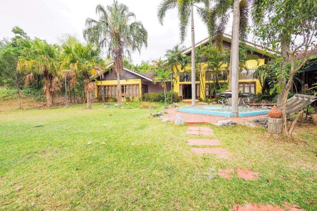 Oyo 920 Saensukkho And 3* Chiang Rai