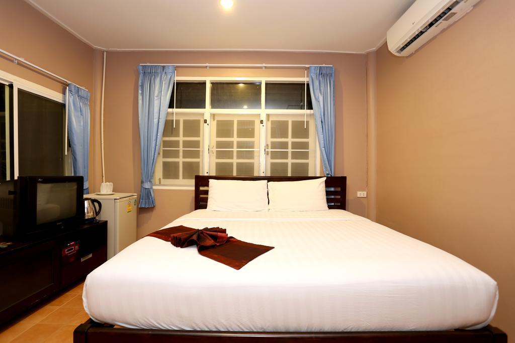 Guest house Bangrak Club