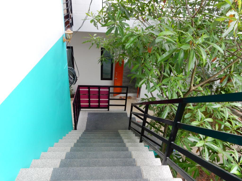 Wandee Hostel *