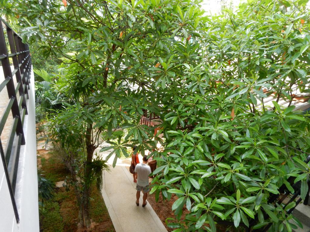 Wandee Khao Lak