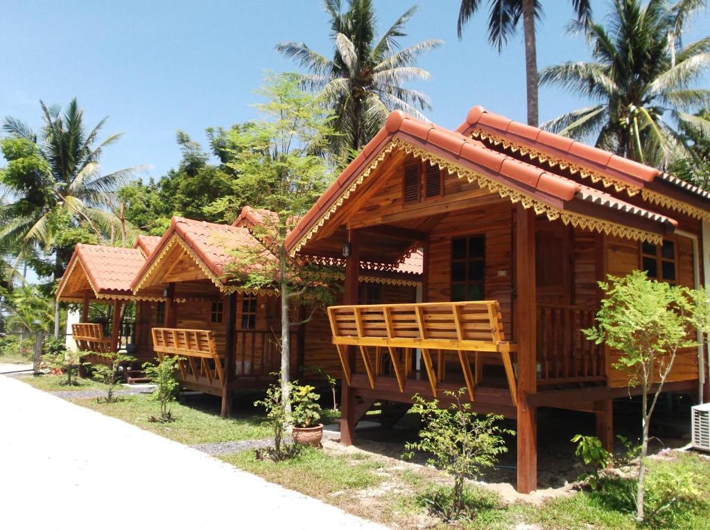 Moon Resort Baan Tai