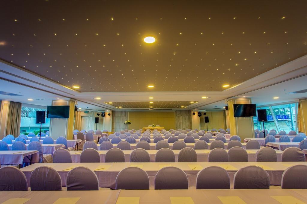 Crystal Yai Hotel 4*