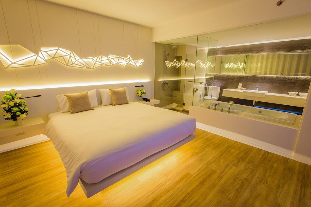 Crystal Yai Hotel 4*