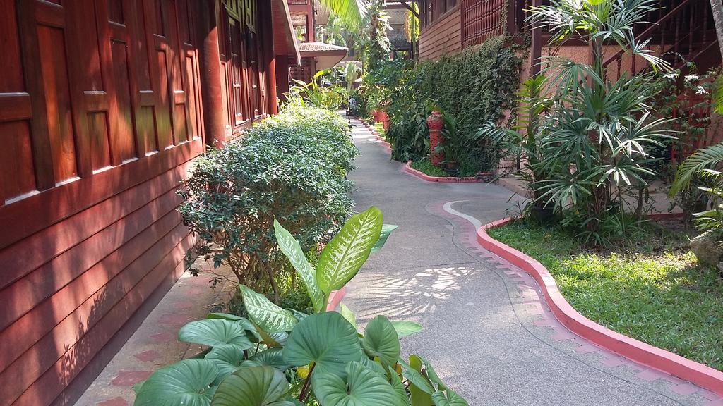 Royal Phawadee Village - 2 Minutes Walk To The Hotel