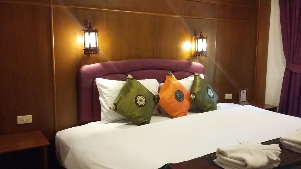 Hotel Royal Phawadee Village - 2 Minutes Walk To The Patong