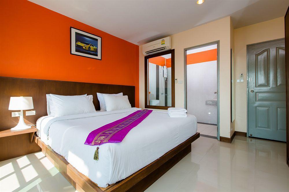 Backstage Hotel 3*