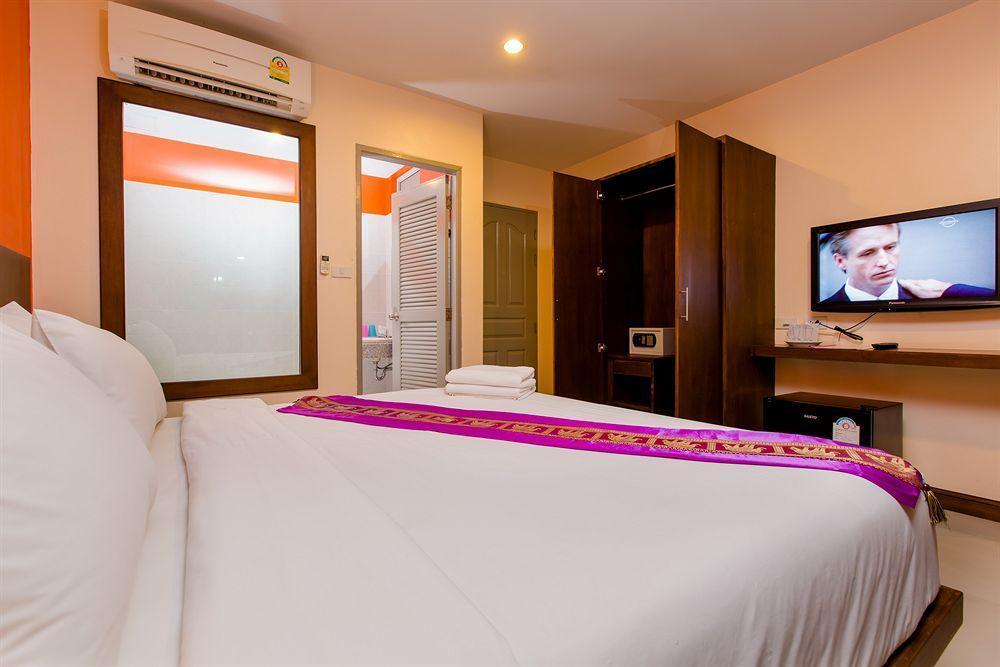 Backstage Hotel