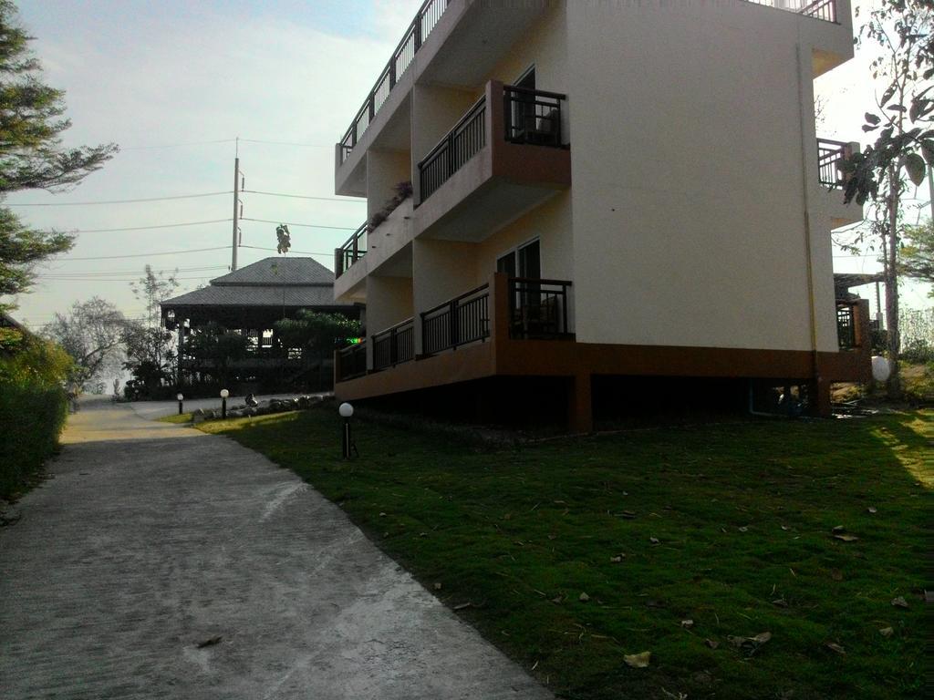 Happy Village Resort *