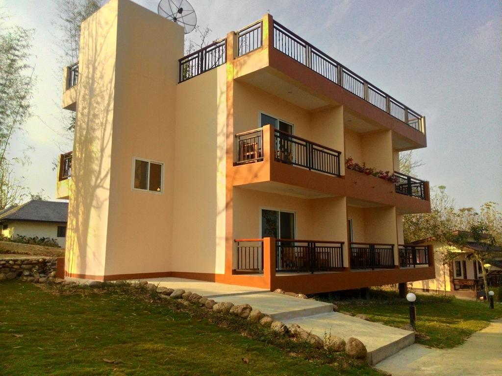 Happy Village Resort *