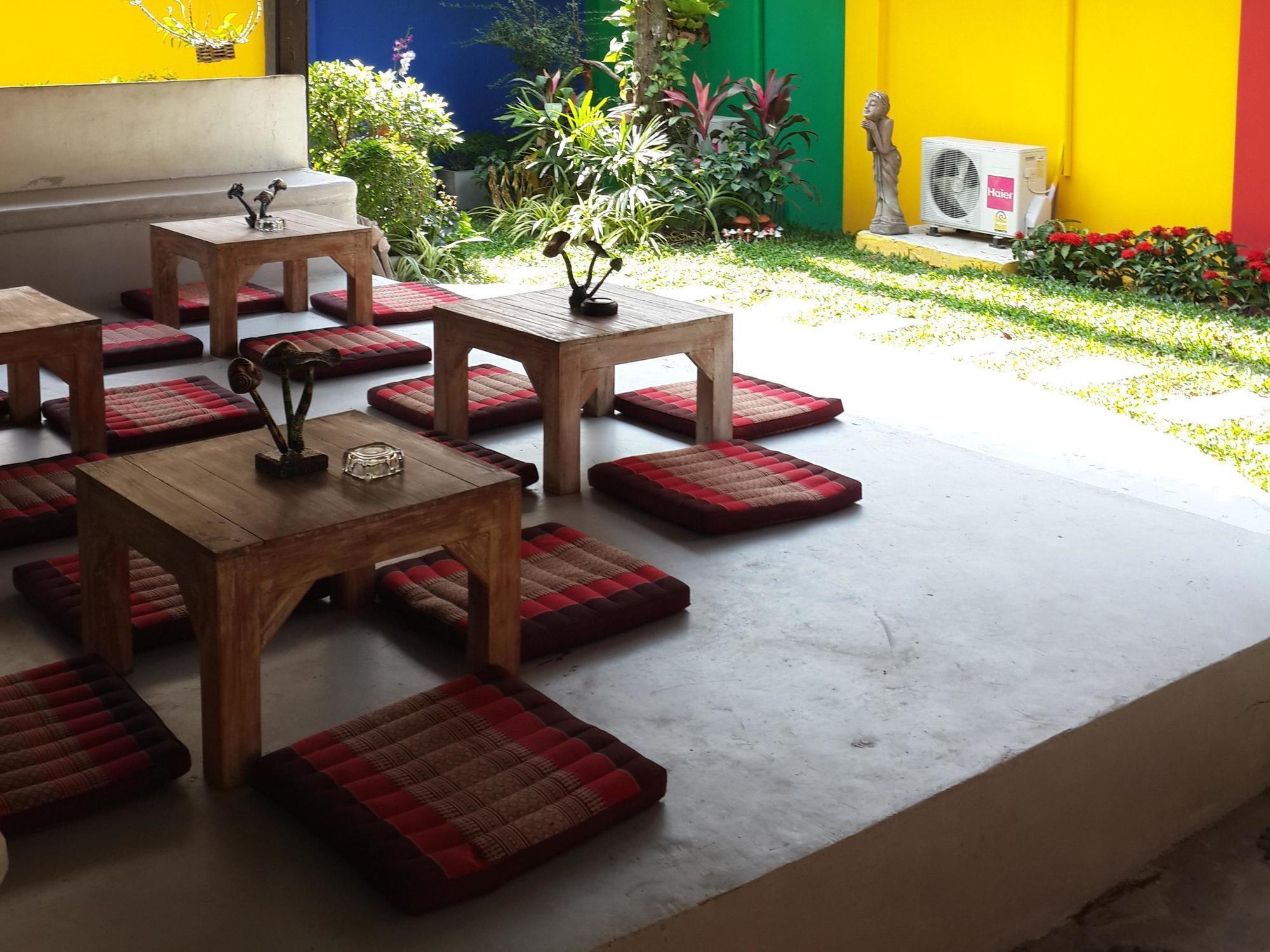 Albergue Wok & The Much *