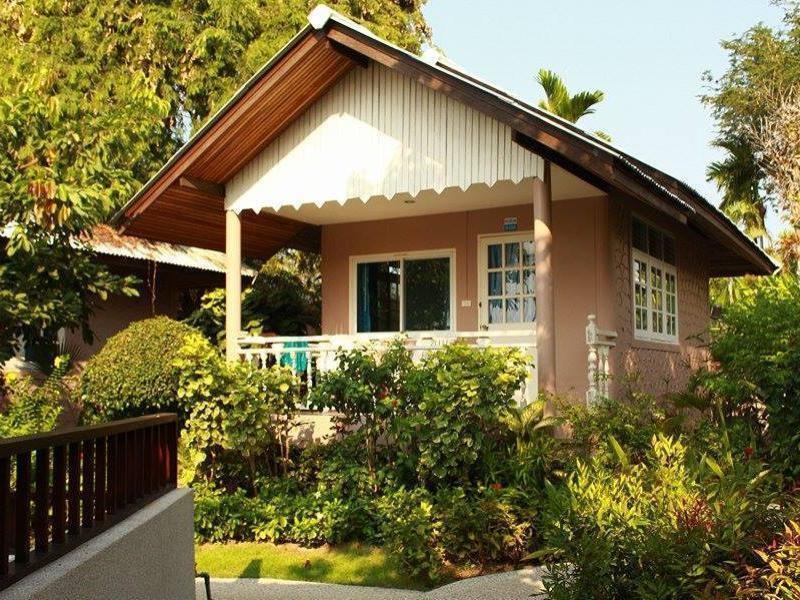 Bangrak Club Guest house