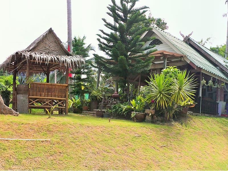 Fullmoon House & Resort