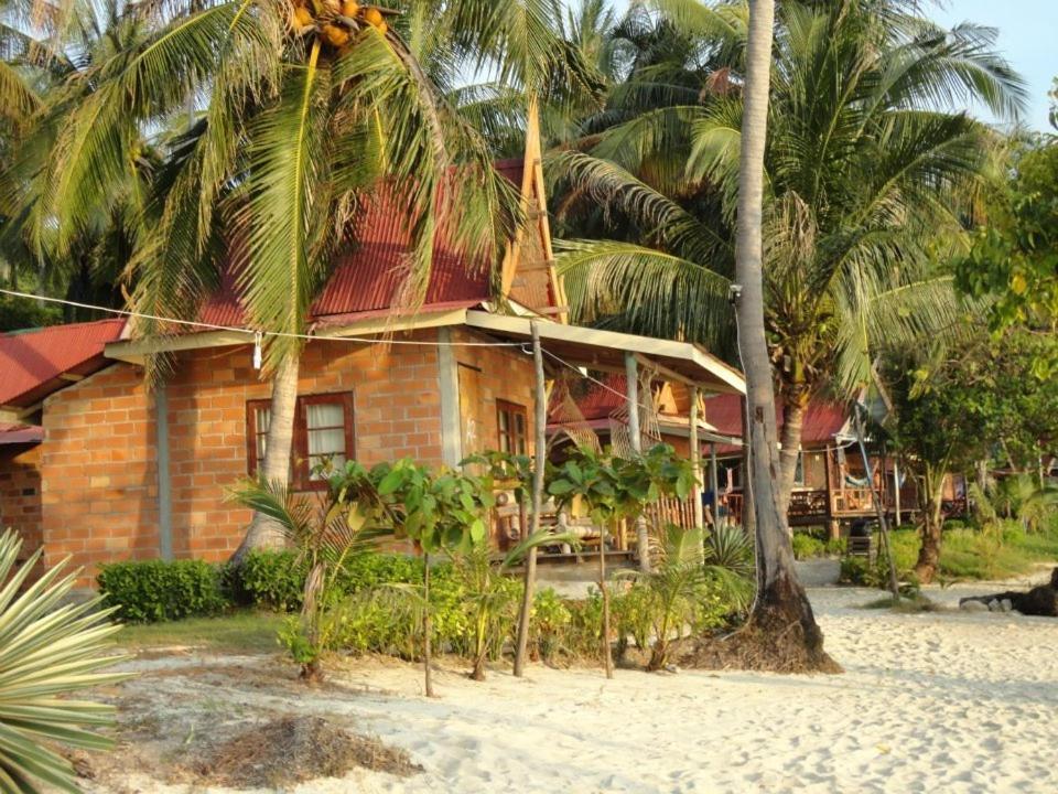 Leela Beach Bungalow 2*