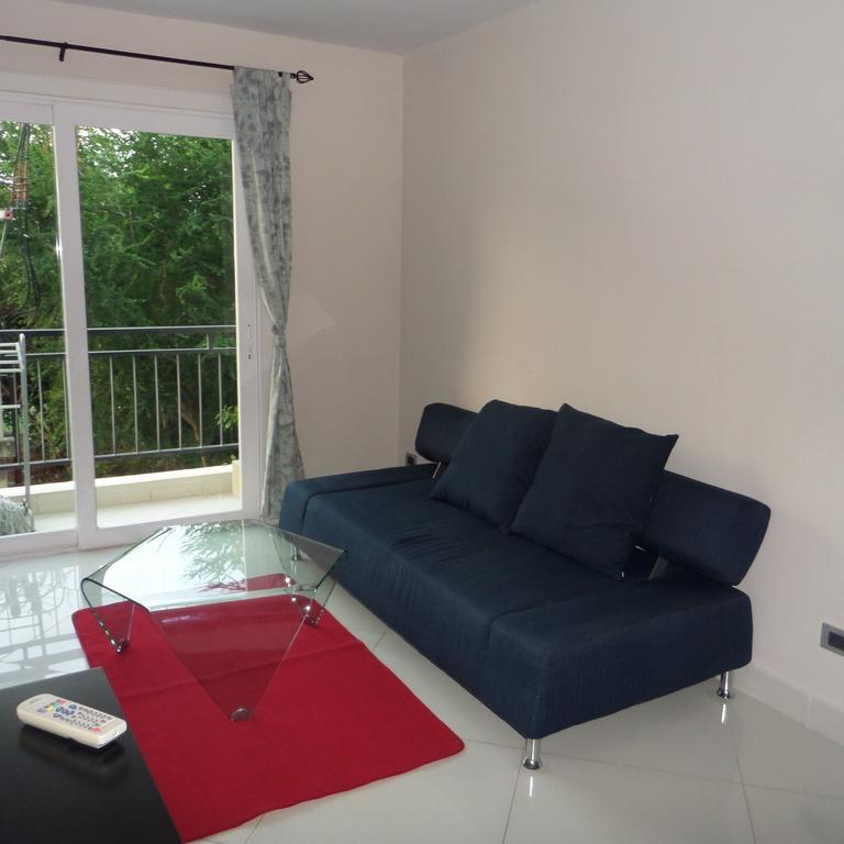 Park Lane Condominium Apartment *