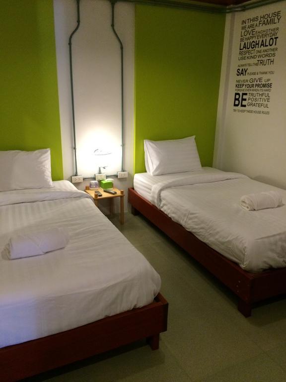 K2 Backpacker Hostel Khao Lak