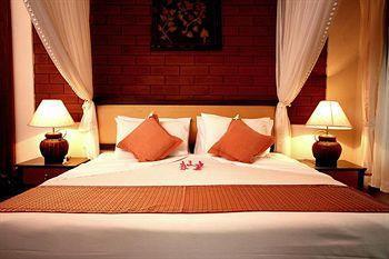 Golden Pine And 4* Chiang Rai