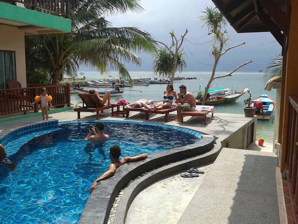 Mr. Black Resort Haad Rin