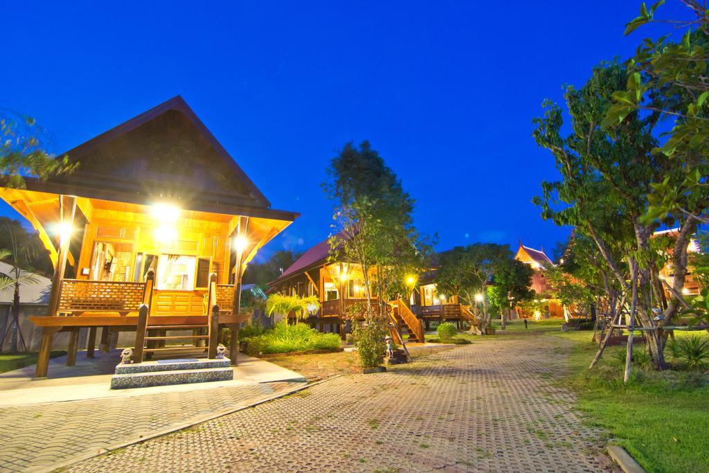 Bueng Bua Thong Resort