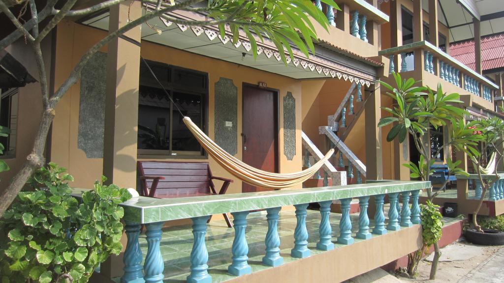 Charung Hotel Haad Rin