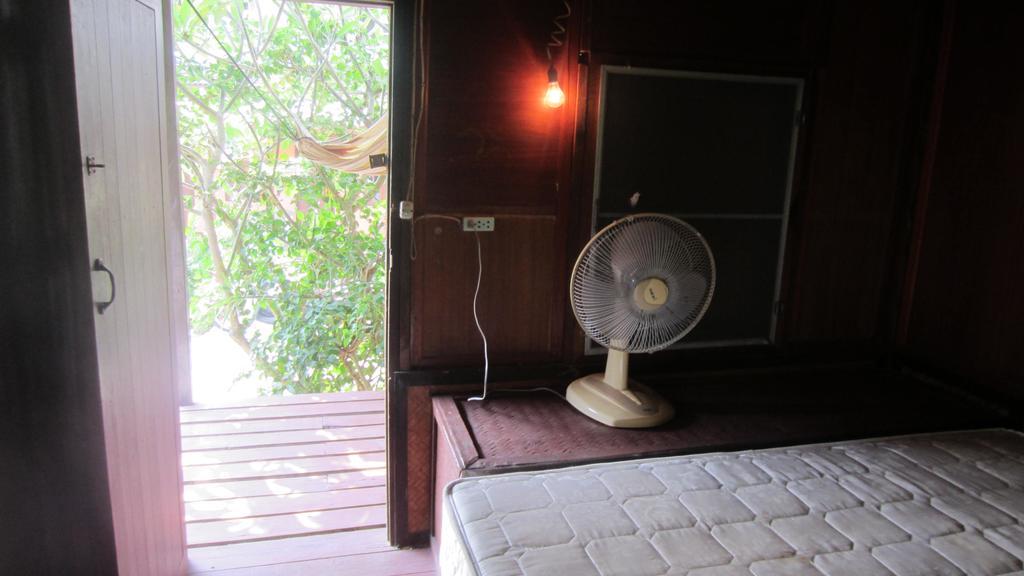 Charung Hotel Haad Rin