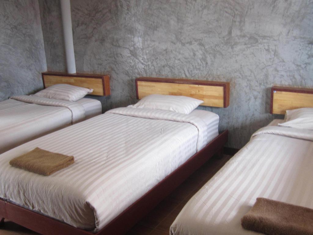 Charung Hotel Haad Rin