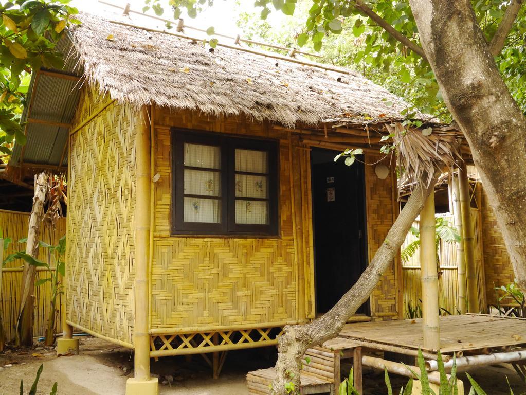 Charlie Hut Bungalow Resort