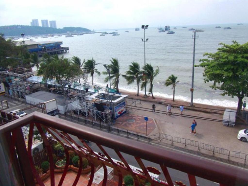 The Red Balcony 2* Pattaya