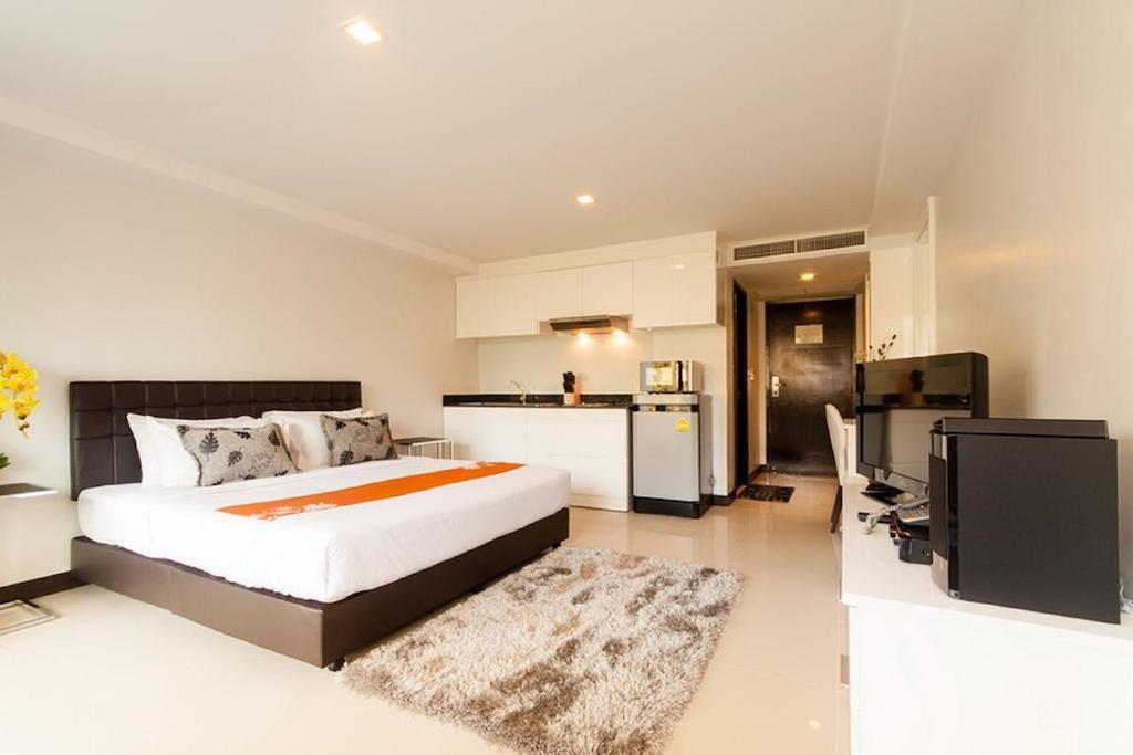 Hotel The Kris Condotel