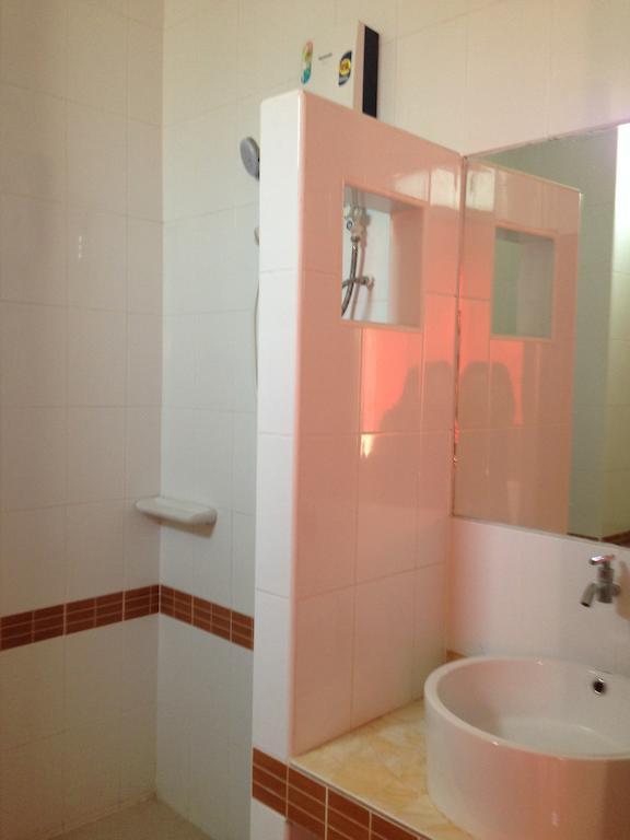 Hotel Baan Tong Tong 2*