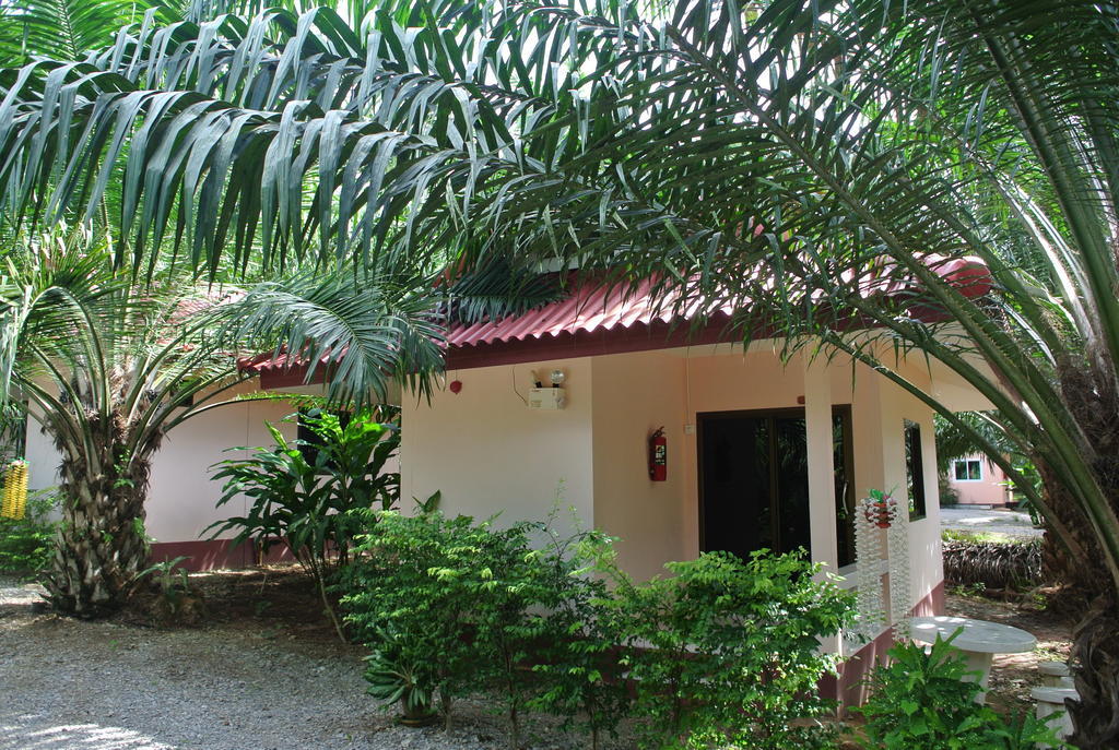 Lodge Bantatuk & Restaurant Ban Tha Khun