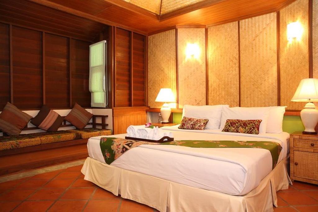 Hotel World 3*