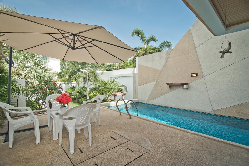 Tropicana Pool