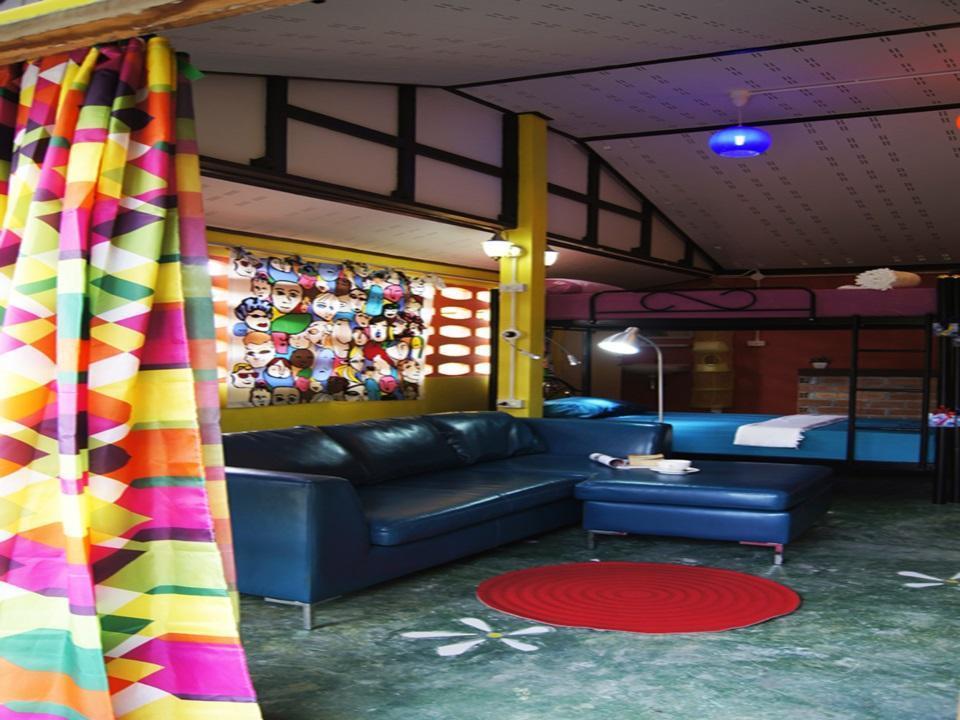 Dorm Des Fleurs Hostel